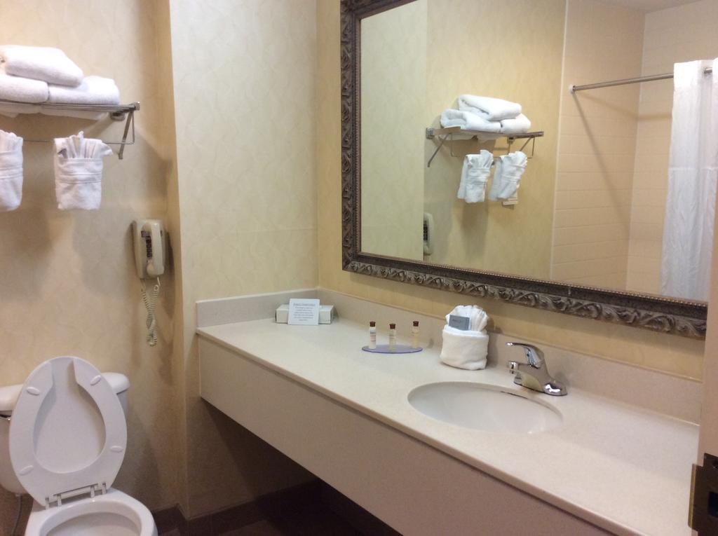 Deluxe Queen Room with Two Queen Beds - Non-Smoking,118205632:JPEG