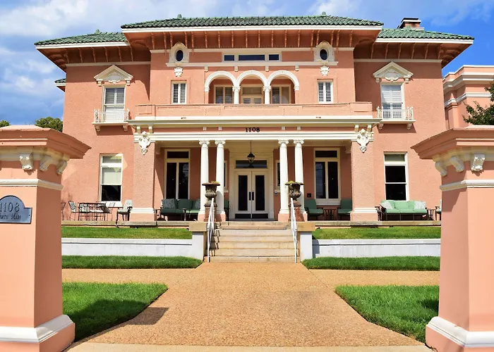 Pet Friendly hotel: Jh Adams Inn, Trademark Collection By Wyndham